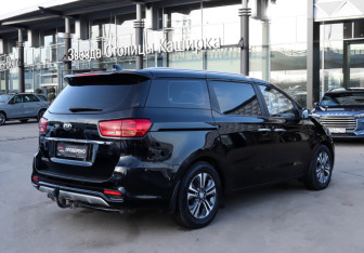 Подержанный автомобиль Kia Carnival 2019 года (5 фото)