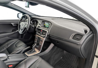 Подержанный автомобиль Volvo V40 Hatchback 2016 года (11 фото)