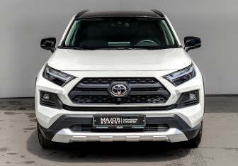 Подержанный автомобиль Toyota RAV4 2024 года (2 фото)