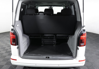 Подержанный автомобиль Volkswagen Caravelle 2021 года (10 фото)