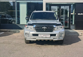 Подержанный автомобиль Toyota Land Cruiser Suv 2015 года (2 фото)