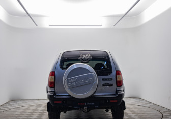 Подержанный автомобиль Chevrolet Niva 2007 года (6 фото)
