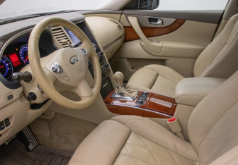 Подержанный автомобиль Infiniti FX 2011 года (10 фото)