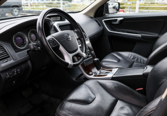 Подержанный автомобиль Volvo XC60 2010 года (15 фото)