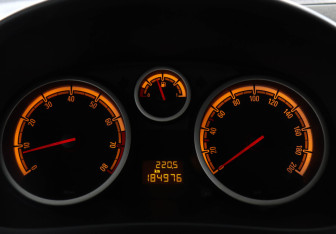 Подержанный автомобиль Opel Corsa 2006 года (7 фото)