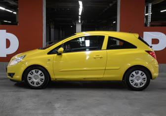 Подержанный автомобиль Opel Corsa 2007 года (8 фото)