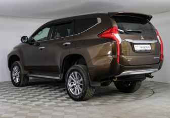 Подержанный автомобиль Mitsubishi Pajero Sport 2019 года (7 фото)