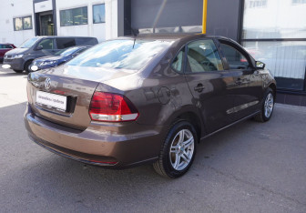 Подержанный автомобиль Volkswagen Polo Sedan 2015 года (5 фото)