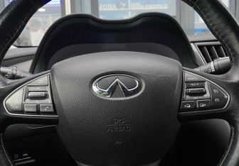 Подержанный автомобиль Infiniti Q50 2015 года (20 фото)