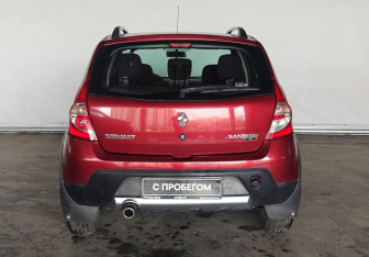 Подержанный автомобиль Renault Sandero 2011 года (6 фото)