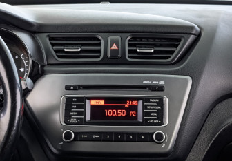 Подержанный автомобиль Kia Rio Hatchback 2015 года (17 фото)