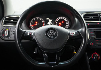Подержанный автомобиль Volkswagen Polo Sedan 2018 года (15 фото)