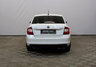 Подержанный автомобиль Skoda Rapid Liftback 2019 года (6 фото)