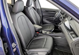 Подержанный автомобиль BMW X1 2018 года (23 фото)
