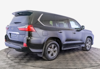 Подержанный автомобиль Lexus LX 2021 года (5 фото)