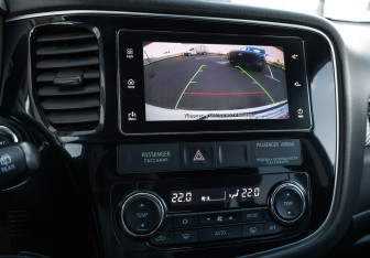Подержанный автомобиль Mitsubishi Outlander 2018 года (17 фото)