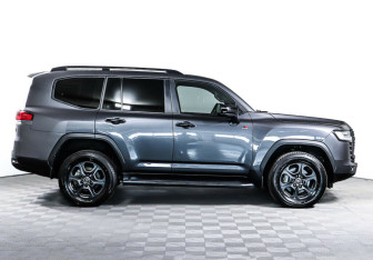 Подержанный автомобиль Toyota Land Cruiser Suv 2021 года (4 фото)