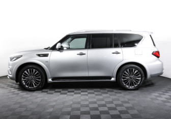 Подержанный автомобиль Infiniti QX80 2019 года (8 фото)