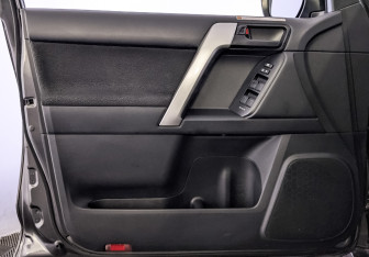 Подержанный автомобиль Toyota Land Cruiser Prado 2021 года (19 фото)
