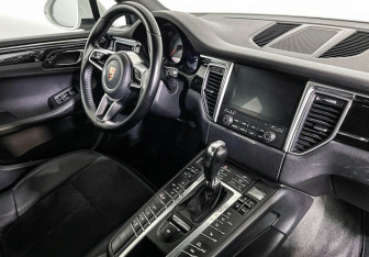 Подержанный автомобиль Porsche Macan 2016 года (9 фото)