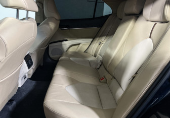 Подержанный автомобиль Toyota Camry Sedan 2020 года (10 фото)