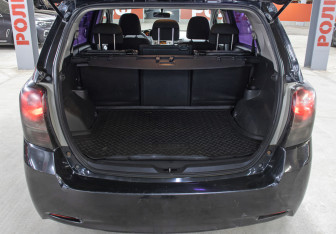 Подержанный автомобиль Toyota Verso 2009 года (10 фото)