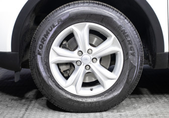 Подержанный автомобиль Land Rover Discovery Sport 2019 года (23 фото)