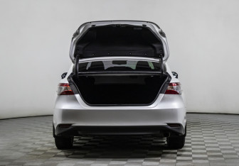 Подержанный автомобиль Toyota Camry Sedan 2018 года (17 фото)