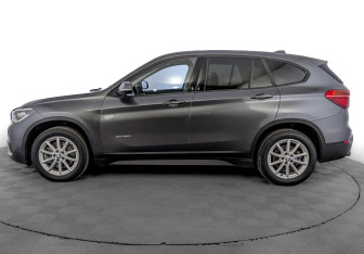 Подержанный автомобиль BMW X1 2017 года (8 фото)