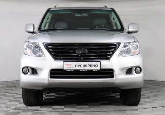 Подержанный автомобиль Lexus LX 2008 года (2 фото)