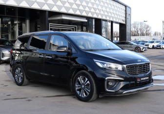 Подержанный автомобиль Kia Carnival 2019 года (3 фото)