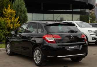 Подержанный автомобиль Citroen C4 Hatchback 2011 года (5 фото)