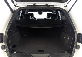 Подержанный автомобиль Jeep Grand Cherokee 2020 года (10 фото)