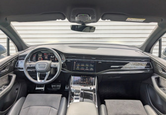 Подержанный автомобиль Audi Q7 2022 года (14 фото)
