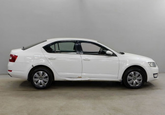 Подержанный автомобиль Skoda Octavia Liftback 2013 года (4 фото)