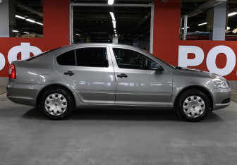 Подержанный автомобиль Skoda Octavia Liftback 2011 года (4 фото)