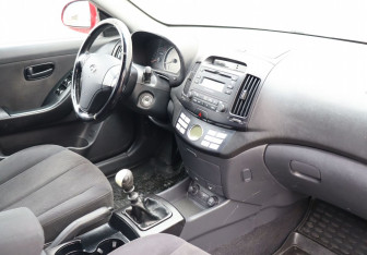 Подержанный автомобиль Hyundai Elantra Sedan 2007 года (11 фото)
