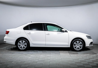 Подержанный автомобиль Volkswagen Jetta Sedan 2015 года (4 фото)