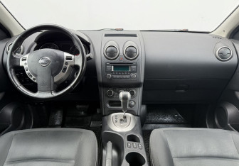 Подержанный автомобиль Nissan Qashqai 2011 года (12 фото)