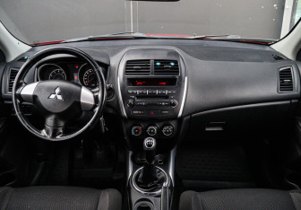 Подержанный автомобиль Mitsubishi ASX 2010 года (9 фото)