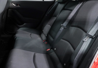 Подержанный автомобиль Mazda 3 Hatchback 2013 года (11 фото)