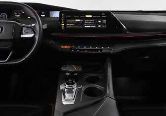 Подержанный автомобиль Changan UNI-V 2023 года (14 фото)