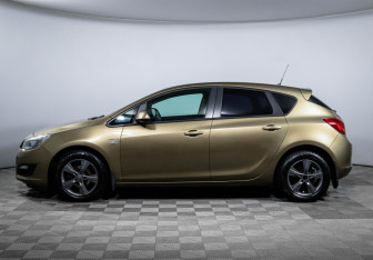 Подержанный автомобиль Opel Astra Hatchback 2013 года (8 фото)