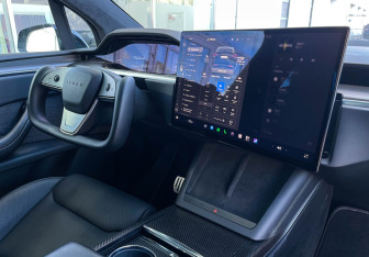 Подержанный автомобиль Tesla Model X 2023 года (9 фото)