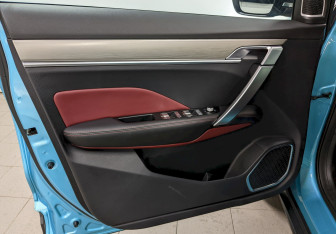 Подержанный автомобиль Geely Coolray 2023 года (11 фото)