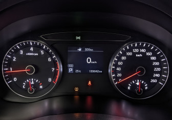 Подержанный автомобиль Kia K7 2019 года (16 фото)