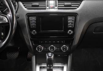Подержанный автомобиль Skoda Octavia Liftback 2013 года (15 фото)