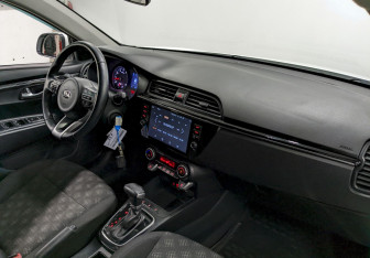 Подержанный автомобиль Kia Rio Hatchback 2017 года (20 фото)