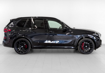 Подержанный автомобиль BMW X5 2023 года (4 фото)