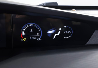 Подержанный автомобиль Changan UNI-V 2023 года (23 фото)